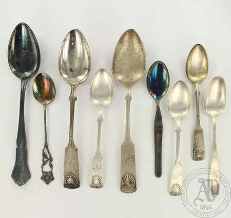 9 lusikkaa, kaiverrettuja, pituudet 115-170mm, 813-916, paino 168,1g 