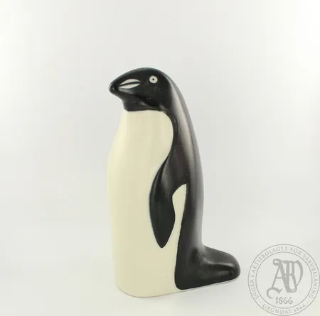 Figuuri Arabia, Pingviini. Design Lillemor Mannerheim-Klingspor, signeenaus WWF, vuosi 1984, korkeus 15cm. Lähetetään postipakettina.