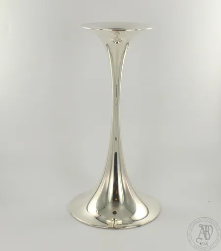 Kynttilänjalka Trumpetti, design Tapio Wirkkala, korkeus 180mm, 830br, paino 218,8g 