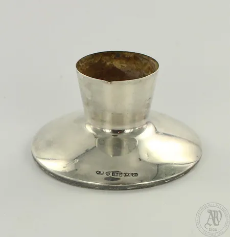 1 kynttilänjalka, korkeus 30mm, pieniä käytön jälkiä, 925br, paino 83,7g 