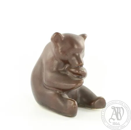 Figuuri Arabia, karhu,  Lea von Mickwitzin, korkeus 65mm, 1964-1971, kruunuleima. Lähetetään postipakettina.