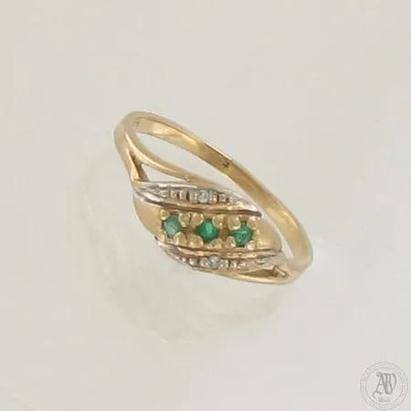 Kivisormus timanteilla 2xn.0.005ct, koko 16¾, 585br, paino 2,0g