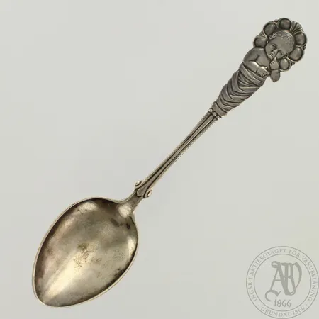 Kastelusikka, kaiverrettu, pituus 145mm, 813, paino 22,2g 