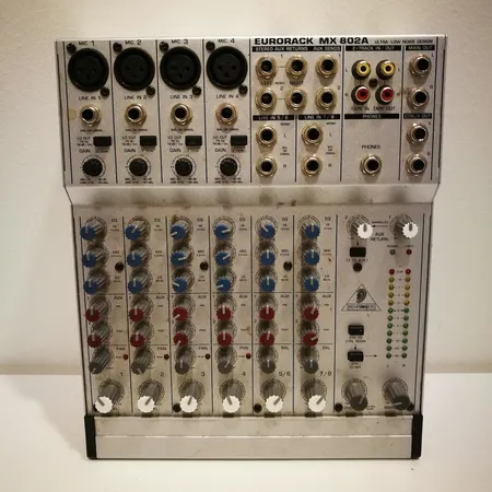 Mikseri Behringer Eurorack MX 802 A, 4 mono-tulokanavaa, joissa kullatut XLR-liitännät ja tasapainotetut linjatulot, 48 V phantom-virta, 2 aux-kanavaa, taajuuskorjain, kuulokkeiden ulostulo, virtalähde Lähetetään postipakettina.