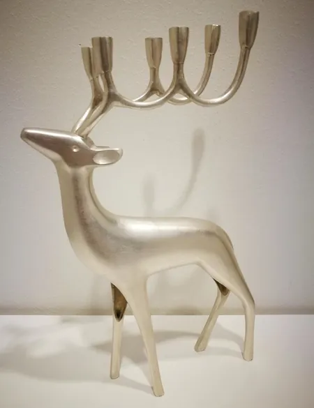 Hopeoitu Porokynttelikkö, Pentik, korkeus 33cm. Lähetetään postipakettina.