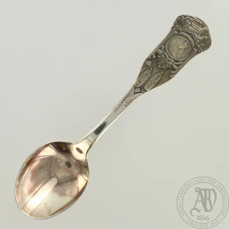 Kastelusikka, kaiverrettu, pituus 140mm, 830, paino 28,1g 