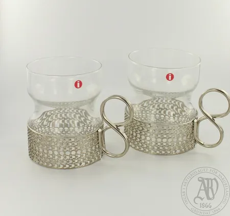 Kaksi glögilasia Iittala, Tsaikka, korkeus 82mm, alkuperäislaatikko Lähetetään postipakettina.
