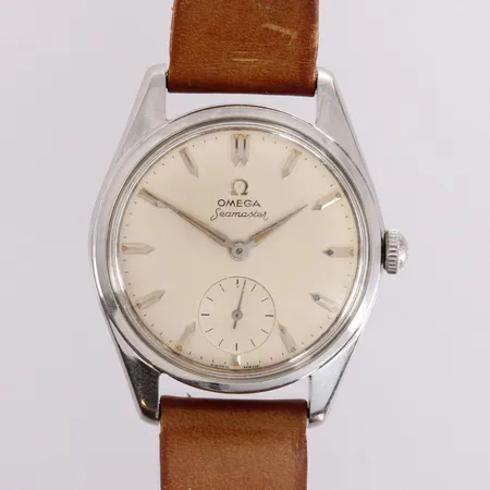 Teräsrannekello Omega Seamaster, mekaaninen, taulun Ø 35mm, cal. 268, nahkaranneke kulunut, lasissa naarmuja