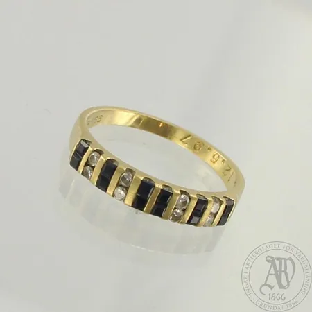 Kivisormus timanteilla 8xn.0.02ct, kaiverrettu, koko 18¼, 750br, paino 3,2g 
