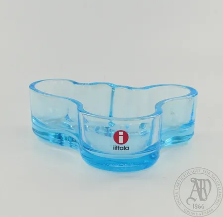Aalto-maljakko Iittala, design Alvar Aalto, mitat 30x80x100mm, vaaleansininen