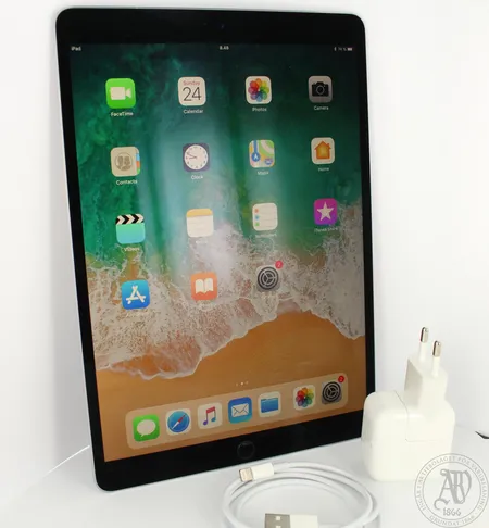 Apple ipad pro 10,5" 64 Gt wi-fi + cellular tähtiharmaa, laturi, uuden veroinen, Ostokuitti 4.1.2018. 