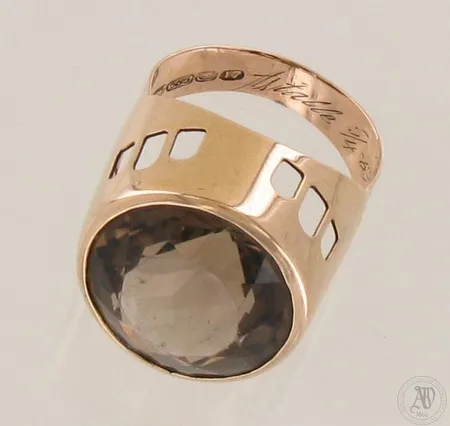 Kivisormus, kaiverrettu, koko 18½, 585br, paino 9,4g