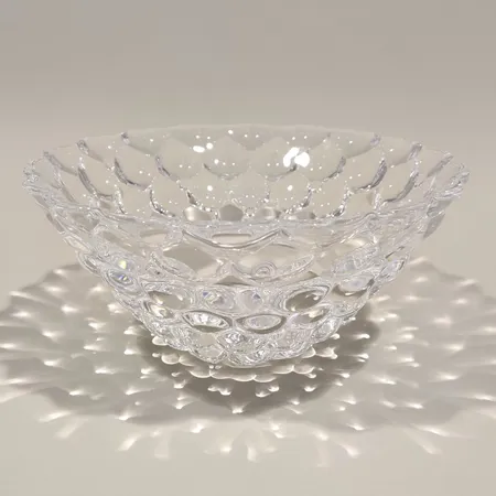 Kulho Orrefors Vadelma, design Anne Nilsson, leveys 240mm, korkeus 120mm. Ota yhteys panttilainaamoon kuljetusmaksusta sopimiseksi.