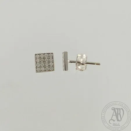 Kivikorvakorut, mitat 6x6mm, 375br valkokulta, paino 1,1g 