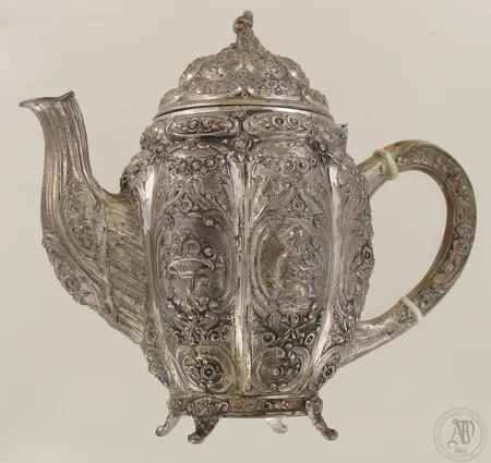 Teepannu, kaiverrus pohjassa, korkeus 165mm, leimattu Suomessa 1941, 813, paino 424,1g