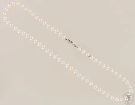 Helminauha Pirami, pituus 50cm, helmen Ø 8mm, laatikko ja ostokuitti Paino: 0 g