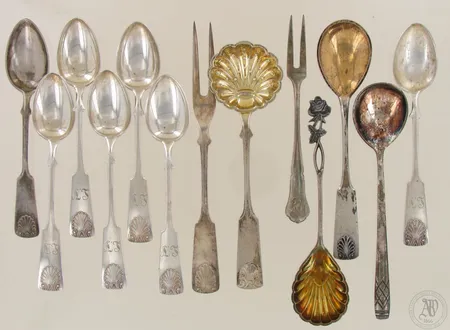 12 aterinta, kaiverrettuja, osassa käytön jälkiä, 813-830, paino 168,0g