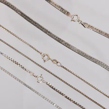 3 kaulaketjua, pituudet 44,5cm, 45cm ja 50cm, 925, paino 17,3g 