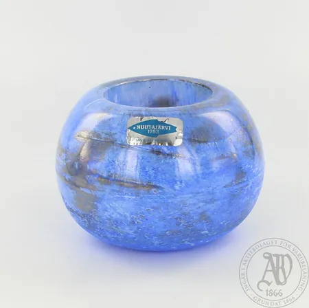  Tuikku/kynttilänjalka Nuutajärvi, Pilvi, Design Pertti Santalahti, korkeus 5,5cm. Lähetetään postipakettina.