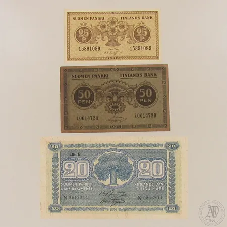 Vanhoja kolikoita 49kpl + 36kpl kansiossa 1800-1900 luvulta, mukana kolme seteliä: 50 penniä 1918, 20mk 1945 ja 25 penniä 1918.