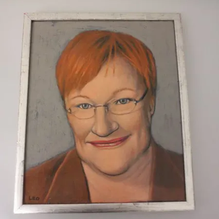 Öljyvärimaalaus ''Tarja Halonen'', 2007, mitat 37x45cm, signeeraus LEO Lähetetään postipakettina.