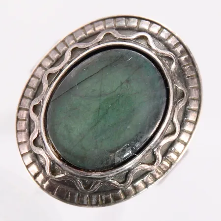Kivisormus, Kalevala Koru, kivessä lohkeama, koko 17¼, 925br, paino 9,7g (kuvausta muutettu 16.7.2019)