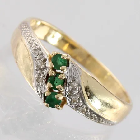 Smaragdisormus timanteilla 6xn.0.005ct, koko 18, paino 2,2g (kuvausta muutettu 16.7.2019) 