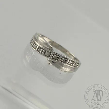 Timanttisormus 8xn.0.005ct, koko 15¾, 585 valkokulta, paino 2,2g