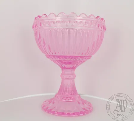 Iittala Mariskooli, korkeus 12,5cm, vaalea pinkki. Lähetetään postipakettina.