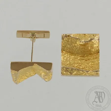 Kalvosinnapit Lapponia, design Björn Weckström, vuosilta 1968 ja 1979, 585, paino 13,2g