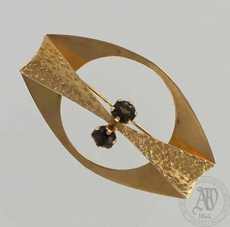 Kivirintaneula, leveys 45mm, 585br, paino 5,2g