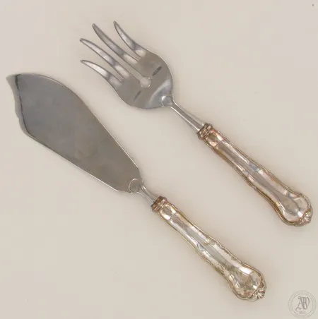 Kakkuatrain ja -veitsi, kaiverrettuja, Chippendale, pituus 21cm ja 24cm, laatikko, 830br, paino 117,2g 