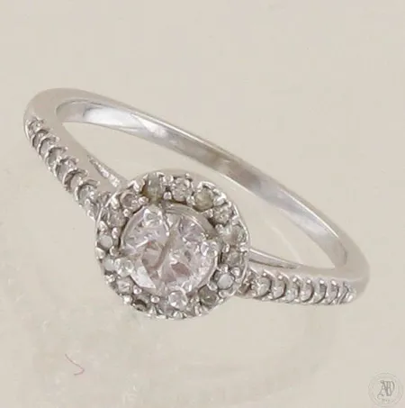 Timanttisormus 30xn.0.005ct 1xn.0.37ct, koko 18¼, rasia, todistus, 585 valkokulta, paino 3,0g