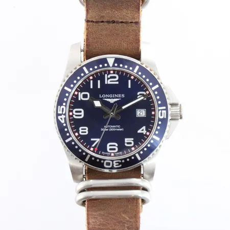 Teräsrannekello, Longines Hydro Conquest, Automaatti, ref. L3.695.4, sr. 41577596, kellonkehässä käytön jälkiä, nahkaranneke, jatkopalat, alkuperäinen teräsranneke ja laatikko Lähetetään postipakettina.