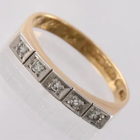 Timanttisormus 5xn.0.02ct, kaiverrettu, koko 17¼, 750, paino 3,3g 