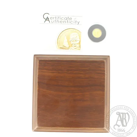 Kultaraha nimellisarvo 1 dollari, Cook Islands, Sari Multala purjehduksen maailmanmestari 2010, 0392/5000, 9999, paino 0,5g