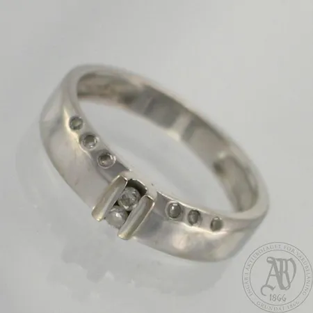 Timanttisormus 2xn.0.03ct 6xn.0.01ct, koko 17¼, 585 valkokulta, paino 3,9g 