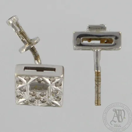 Vialliset timanttikorvakorut 32xn.0.005ct, 585 valkokulta, paino 3,1g