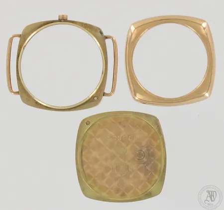 Viallisia kellon osia, 585, paino 6,6g