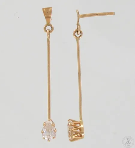 Kivikorvakorut, korkeus 32mm, taustat puuttuu, 585br, paino 0,9g