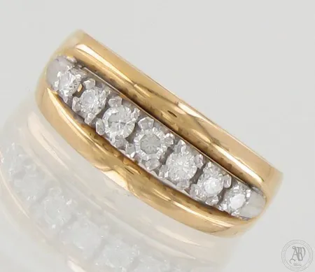Timanttisormus 7xn.0.04-0.07ct, koko 17¼, 750 kelta- ja valkokulta, paino 5,4g
