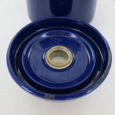 Finel Arabia kahvipannu, Pehtoori, design Antti Nurmesniemi, korkeus 19cm, halkaisija 15cm, emalointi hieman kulunut kannen sisäreunasta.