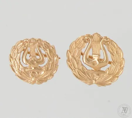 Kaksi lyyra-rintakorua, korkeudet 14-16mm, 585, paino 2,0g