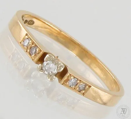 Timanttisormus 1xn.0.05ct 4xn.0.01ct, koko 17½, 750, paino 2,1g