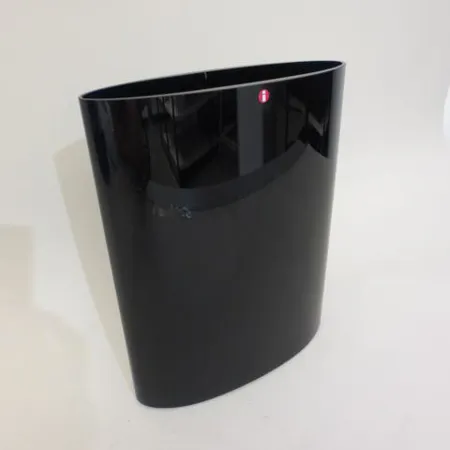 Lasimaljakko Iittala, Ovalis 3036, Tapio Wirkkala,  mustaa/koboltinsininen, korkeus 25cm, pohjassa signeeraus TW Iittala 2008/22, pieniä naarmuja pohjassa. Ota yhteys panttilainaamoon kuljetusmaksusta sopimiseksi.