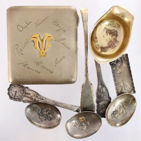 Viallisia pöytähopeita, 830, paino 277,2g