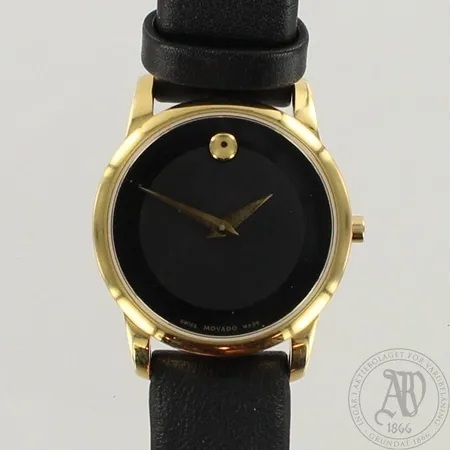 Teräsrannekello Movado, Museum Classic naisten kello, taulun Ø 28mm, safiirilasi, nahkaranneke, uuden veroinen, laatikko Lähetetään postipakettina.