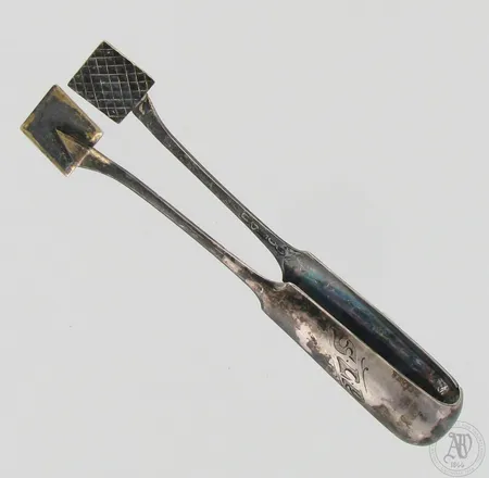 Sokeripihdit, kaiverrettu, vuodelta 1930, 813, paino 22,6g