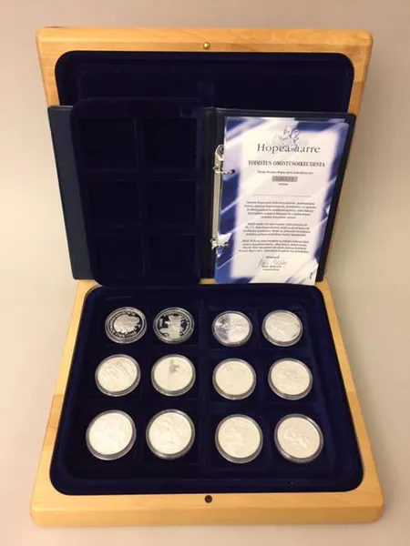 Mitalikokoelma Suomen Hopea-aarre, 18 mitalia, todistus, puulaatikko, 925, paino 468,0g
