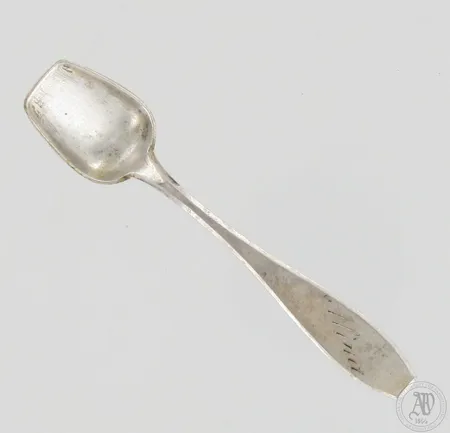 Suolalusikka, kaiverrettu, pituus 75mm, vuodelta 1924, 813, paino 5,9g